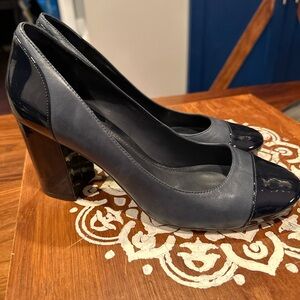 Ralph Lauren blue leather/patent leather block heeled pumps. Size 9